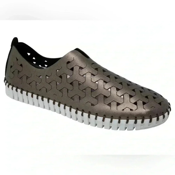 Eric Michael Inez Sneaker Slip Ons Pewter Size 38 7.5-8 Excellent Condition - Picture 1 of 6